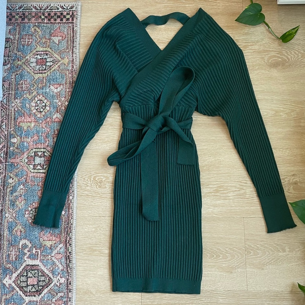 Dark green ribbed knit long sleeve mini dress with removeable tie